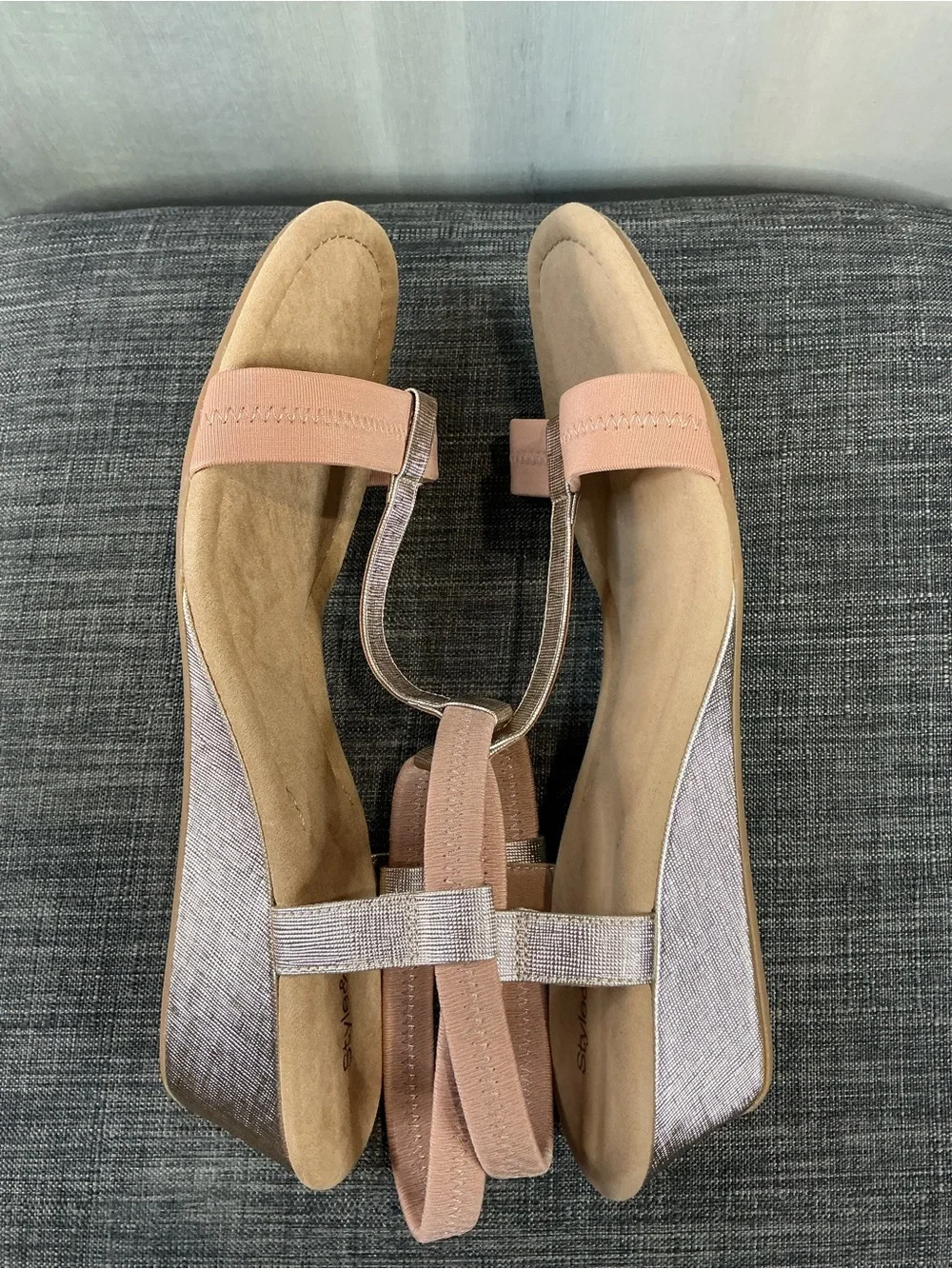 NIB Style & Co. Step ’N Flex Voyage T-Strap Wedge Sandals - Rose Gold - Size 12M